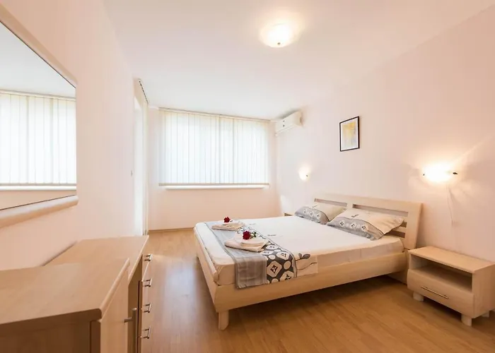 Gt Riviera Апартамент Равда